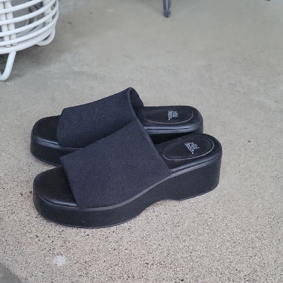 Women's Black Platform Slide Sandals - Picture 3 of 6